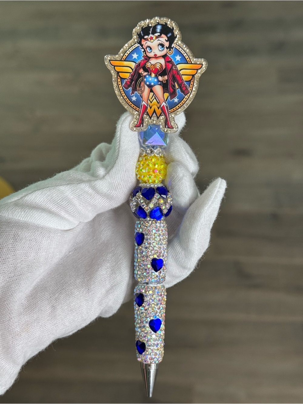 Betty Boop Wonder Woman Fancy Bead Pen - Picture 3 of 7